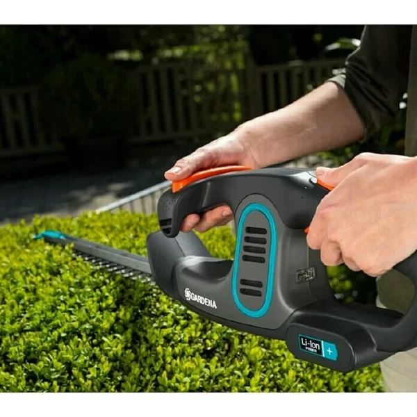 BAUHAUS Gardena EasyCut Akku-Heckenschere 14,4 V, Li-Ionen, 2 Ah, 1 Akku 6