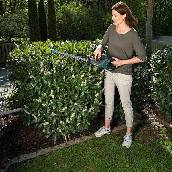 BAUHAUS Gardena EasyCut Akku-Heckenschere 14,4 V, Li-Ionen, 2 Ah, 1 Akku 7