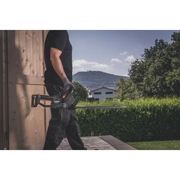 BAUHAUS Metabo Akku-Heckenschere HS 18 LTX 55  18 V, 2 Ah, 2 Akkus, Messerlänge: 55 Cm 6