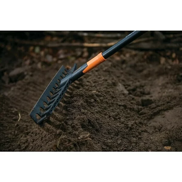 BAUHAUS Fiskars Solid Gartenrechen Universal Arbeitsbreite: 41 Cm, Anzahl Zinken: 12, Langstiel 6